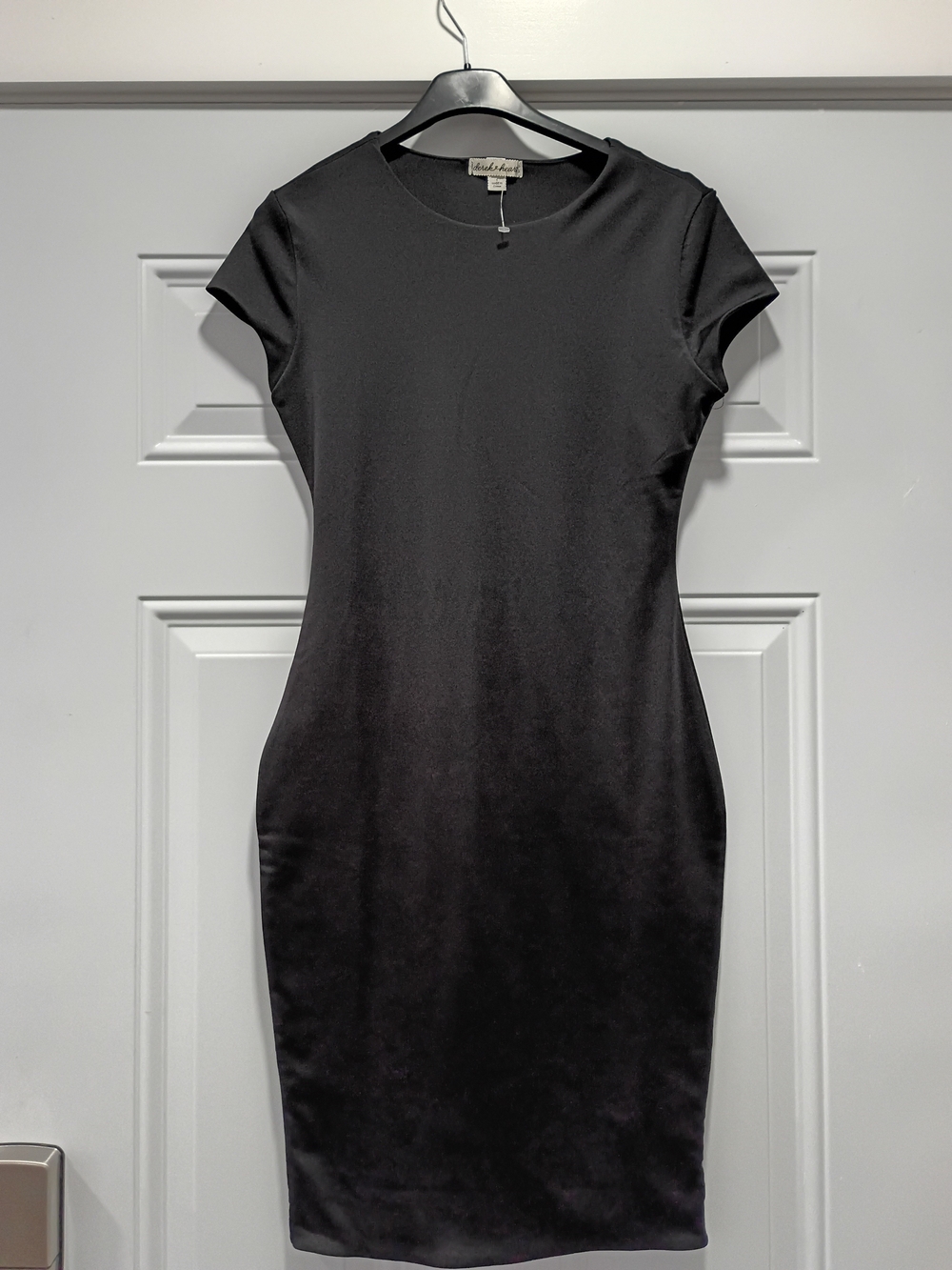 Derek Heart Black Cap-Sleeve Midi Sheath Dress